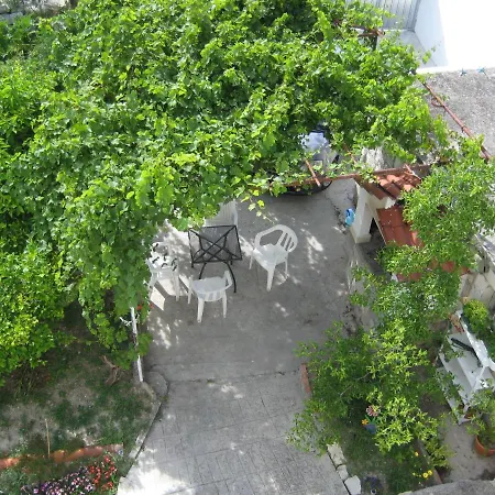 Lägenhet Modern Apt With Large Garden & Parking In Center Split