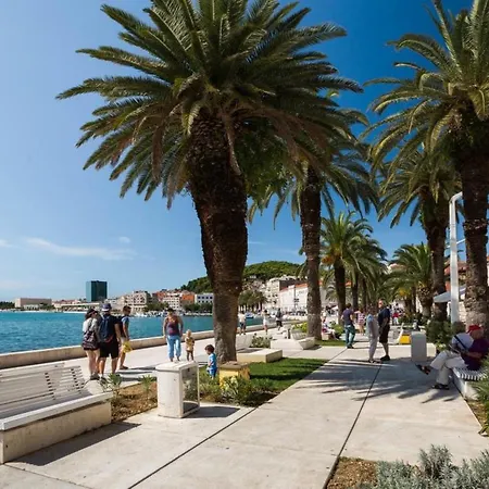 Modern Apt With Large Garden & Parking In Center Lägenhet Split